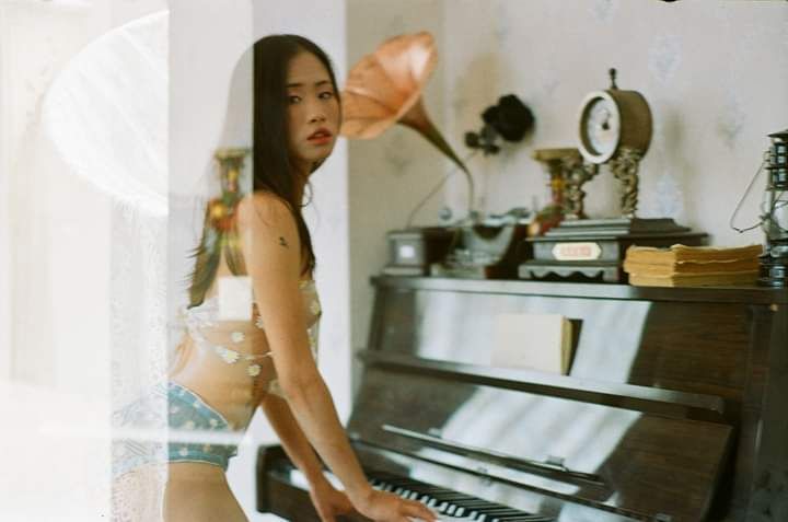 trao luu piano nude 3